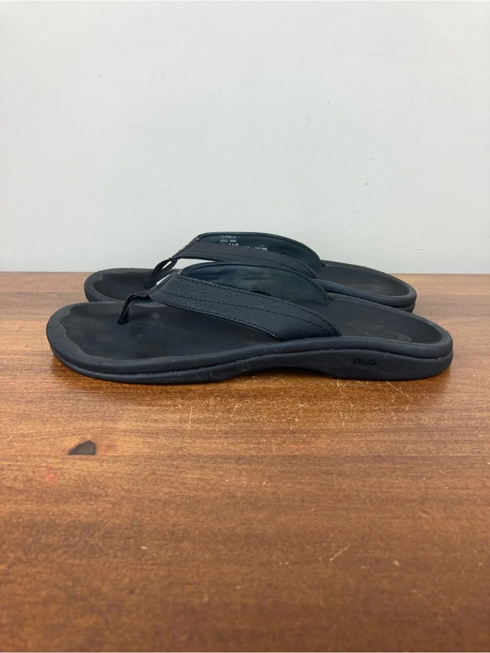 OluKai Ohana Black Thong Flip Flops Comfort Sandals Women’s Size 8/38.